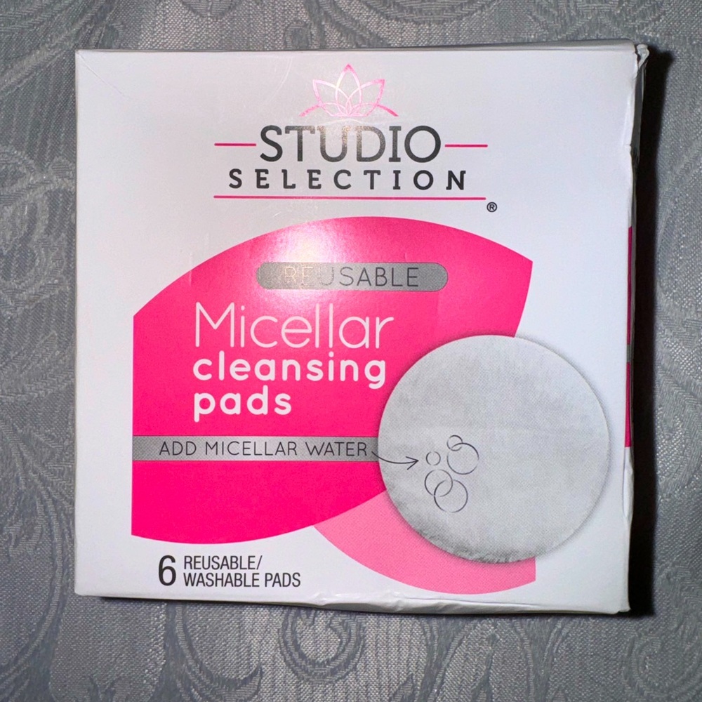 —STUDIO—
SELECTION
EUSABLE
Micellar cleansing pads
REUSABLE/
6 WASHABLE PADS